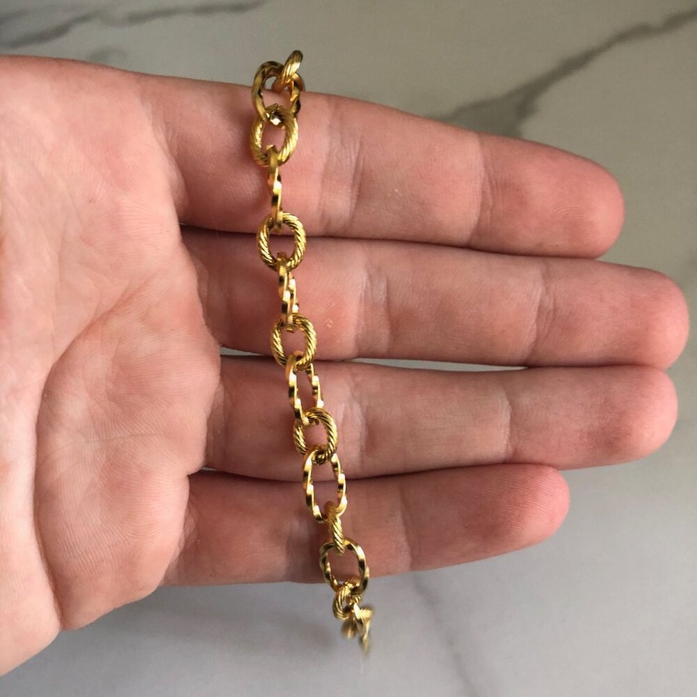 Loop Chain Gold Bracelet - Picture 6 of 6